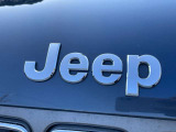 メッキのjeepロゴもボディカラーのいいアクセントになっております