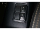 3つの走行モードがあります。『EVモード』はモーターのみで走行しガソリンを消費しないハイブリッド車ならではの環境にも優しい走行です。