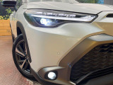 【LEDヘッドライト】悪天候や夜間走行時も良好な視界を確保し安心して運転できる高輝度LEDヘッドライトを装備!点灯速度が早く、消費電力も抑えられています。
