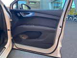 ドアを開けると上質で上品な室内空間が広がり細部までこだわったAudiデザイン性と、物づくりのこだわりを感じて頂けます。詳しくは0078-6002-900146中古車スタッフまで