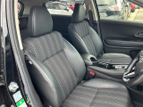 【運転席】座り心地が良いシートなので長時間の運転でも快適にお過ごしいただけます。新品のフロアマットのご注文も可能です。掲載箇所以外にご希望の写真がございましたらお気軽にお問い合わせ下さい。