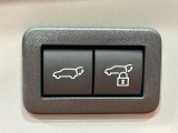 【パワーバックドア】スマートキーや運転席のボタンを押すだけでリアゲートが自動で開閉します!荷物を持っている時や、高い位置にあるバックドアを閉める際に便利な機能です♪