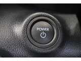 鍵を取り出す手間がなく施錠開錠・エンジン始動が出来る便利なスマートキー。荷物を持っている時や雨の日には特に嬉しい機能です。
