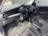 ◆LIBERALAは、輸入車選びの新たなスタイルを提案するインポート・セレクト・ブランドです。オーナー様となる方がクルマから直接感じる感性を第一にした、最良の一台との出会いをコーディネートいたします。