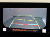 バックガイドモニターで、後方を確認しながら安心して駐車することができます。運転初心者も熟練者も必須の機能ですよ!