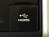 HDMIポート、USBポートが装備されております。HDMIポートを他の機器と繋げることによって、モニターへ映像を流すことができます。