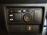 【左側パワースライドドア】左側が電動スライドドアになっております。狭い駐車場でのお子様の乗り降りなどの時に安心です!