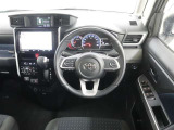 運転席から見たハンドルダッシュまわりになります。
