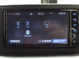 嬉しい装備です♪フルセグTV・DVD再生・Bluetoothオーディオに対応しています!!
