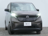 アダプティブLEDヘッドライト。フロントカメラで前方の状況を検知し対向車や先行車に眩しい思いをさせることなく必要なところだけを遠くまで照射します。