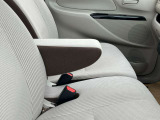 運転席にはアームレストが付いてます。