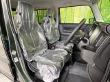 運転席まわりには十分なスペースがあり、大柄な方でもゆったり運転していただける環境です。