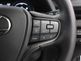 車間距離を保ちながら追従走行するレーダークルーズコントロール(全車速追従機能付)装備。ミリ波レーダーと単眼カメラで先行車を認識し、設定した車間距離を保ちながら追従走行を支援します。