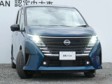 アダプティブLEDヘッドライト。フロントカメラで前方の状況を検知し対向車や先行車に眩しい思いをさせることなく必要なところだけを遠くまで照射します。