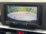 【バックカメラ】駐車時に後方がリアルタイム映像で確認できます。大型商業施設や立体駐車場での駐車時や、夜間のバック時に大活躍!運転スキルに関わらず、今や必須となった装備のひとつです!