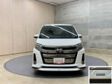お車購入のポイントとなるフロントマスクです。上質で迫力あるデザインですね☆☆
