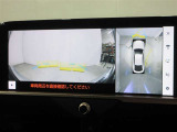 パノラミックビューモニター付きです。車両を上から見たような映像をディスプレイオーディオ画面に表示。運転席からの目視だけでは見にくい、車両周辺の状況をリアルタイムでしっかり確認できます。