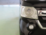 LEDヘッドライトは、点灯の瞬間から光量を発揮し、突然暗くなるトンネルなどでの安定感を高めます。