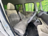 運転席まわりには十分なスペースがあり、大柄な方でもゆったり運転していただける環境です。