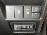 Hondaセンシング用の、VSA(ABS+TCS+横滑り抑制)解除と路外逸脱抑制機能などのオンオフスイッチはハンドルの右側に装備。その下にETCがついています。高速道路の料金所の通過も楽々です。