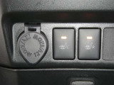 【シートヒーター搭載】シートを温めてくれる暖房機器です!長時間座っていると負担が掛かりやすい背中や腰、または冬場の寒い日に冷えやすい脚部に快適なぬくもりを♪