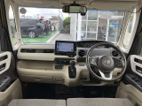 【運転席・インパネまわり】ハンドル・シート・フロアーなど隅々までプロによるクリーニング済み☆彡キレイな車内でドライブが一層快適にお楽しみいただけます!!