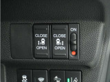 ◆両側電動スライドドア◆狭い駐車場でも乗り降りが楽々♪お子様が隣の車にドアを当ててしまう心配もございません!小さなお子様連れの方もこれで安心。