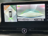 【アラウンドビューモニター】車を上から見下ろしているかのような映像で周囲の状況がひと目で確認、狭い駐車場に駐車するときも安心です♪♪障害物などがあると警告音がなりますので安心して駐車が出来ます★