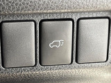 【パワーバックドア】スマートキーや運転席のボタンを押すだけでリアゲートが自動で開閉します!荷物を持っている時や、高い位置にあるバックドアを閉める際に便利な機能です♪