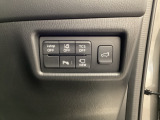 各種機能の切替スイッチは運転席パネル下に集約されています。任意で切り替え可能なため状況に合わせてお使いください。
