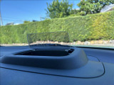 ヘッドアップディスプレイが安全運転をサポートします