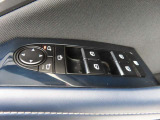 運転席のパワーウインドースイッチ部です。よく触れる場所だからこそ、使用状態があらわれますよね。ぜひこうした所もチェックしてください。