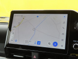 ディスプレイオーディオ(コネクティッドナビ対応)PLUS搭載。Tコネクトご契約で2030年11月まで無償で利用できるナビ(期限到来後は有償)と、解約後も利用できる車載ナビが搭載されています。
