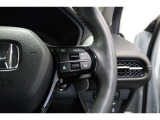Hondaセンシングの機能のひとつ、アダプティブクルーズコントロール付!アクセルから足を離しても設定したスピードと前車との車間を保ち走行してくれます!車線維持もアシスト☆高速道路で疲労軽減ですね☆