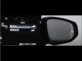 隣車線を走る車両をレーダーで検知し、ドアミラーでは確認しにくい後側方エリアに存在する車両に加え、急接近してくる車両も検知します。車両を検知するとドアミラーに搭載されたLEDインジケーターが点灯します。