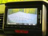 【バックカメラ】駐車時に後方がリアルタイム映像で確認できます。大型商業施設や立体駐車場での駐車時や、夜間のバック時に大活躍!運転スキルに関わらず、今や必須となった装備のひとつです!