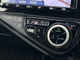 オートエアコンで車内快適♪ご希望の温度に設定すれば風向きや風量を自動で調整してくれますよ!