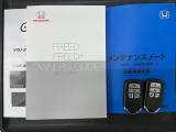 スマートキーは鍵をバッグに入れたままでもドアロックの開閉やエンジンのON・OFFができます。夜間や雨の日も鍵を探さなくて良いので便利です。