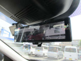 スマートルームミラーは後部座席に人や大きな荷物を載せても後ろの視界は確保されるので安心安全です♪
