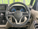 インテリアに合わせたデザインのステアリングは、運転される方のことも考え、運転しやすい形状、大きさです。是非一度、実際に触ってお確かめください。