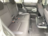 乗車スタイルに合わせてアレンジしやすいリヤシートです。
