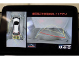 車両を上から見たような映像表示するパノラミックビューモニター付き!