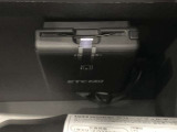 ETC車載器付きです♪高速道路をスイスイと通過!で、キャシュレス!クルマは料金所をノンストップで通過することができます☆