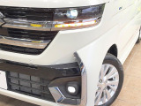 【LEDヘッドライト】悪天候や夜間走行時も良好な視界を確保し安心して運転できる高輝度LEDヘッドライトを装備!点灯速度が早く、消費電力も抑えられています。