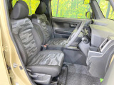 運転席まわりには十分なスペースがあり、大柄な方でもゆったり運転していただける環境です。