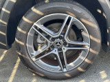 【アルミホイール】19インチのAMG5スポークアルミホイールを装着