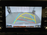 【バックモニター】駐車時に後方がリアルタイム映像で確認できます。大型商業施設や立体駐車場での駐車時や、夜間のバック時に大活躍?