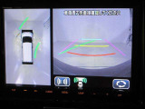 パノラミックビューモニター付きです。車両を上から見たような映像をディスプレイオーディオ画面に表示。運転席からの目視だけでは見にくい、車両周辺の状況をリアルタイムでしっかり確認できます。