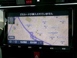 純正ナビを装備。タッチパネル式で使いやすく、お出かけもラクラクです。