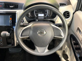 インテリアに合わせたデザインのステアリングは、運転される方のことも考え、運転しやすい形状、大きさです。是非一度、実際に触ってお確かめください。